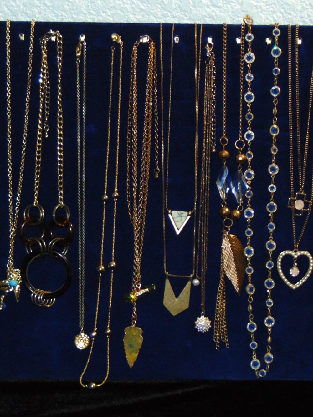 Vintage & Modern Assorted Gold Tone Necklace lot- very nice!